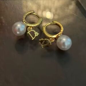NEW Elegant Gold and White Pearl DIOR Earrings